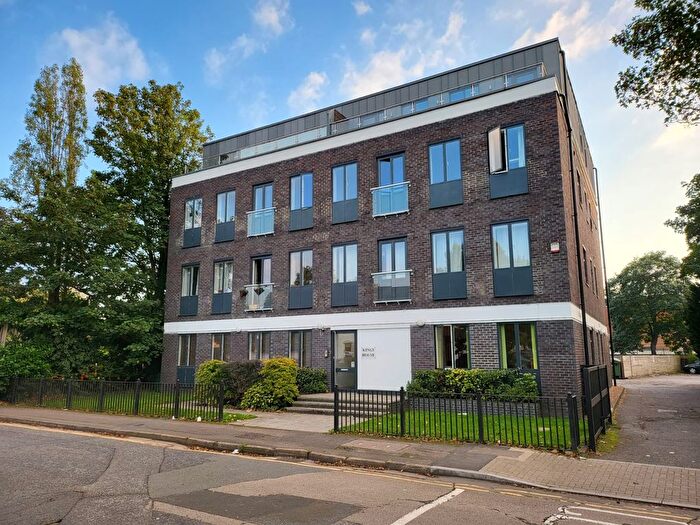 2 Bedroom Flat To Rent In Kings House, Brewells Lane, TW13