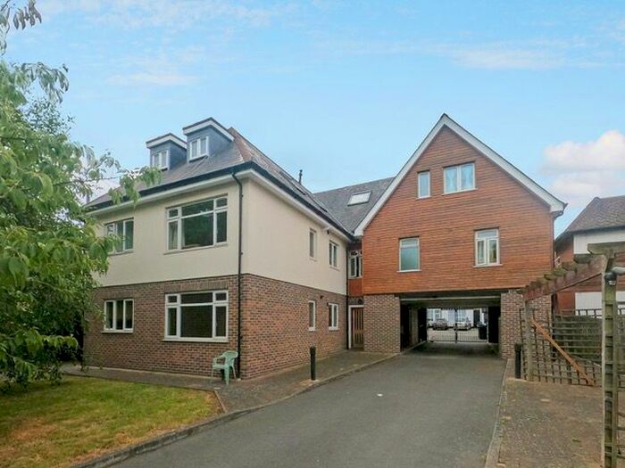 2 Bedroom Flat To Rent In Norbury Avenue, London, SW16