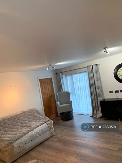 2 Bedroom Bungalow To Rent In Country View, Denholme, Bradford, BD13
