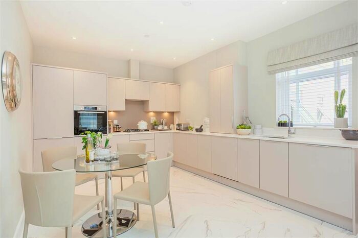 2 Bedroom Flat For Sale In Hurricane Way, Terlingham Gardens, Hawkinge, Kent, CT18