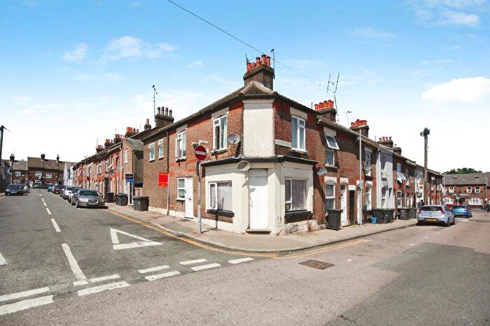 2 Bedroom Terraced House For Sale In Arthur Street, Luton, LU1
