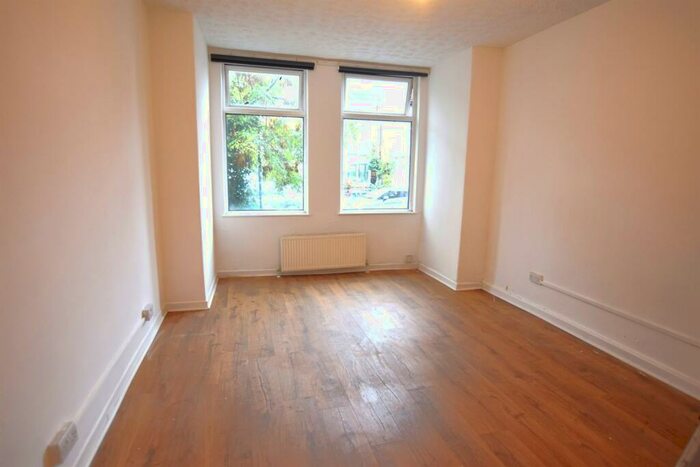 Apartment To Rent In Clarendon Road, Manchester, M16