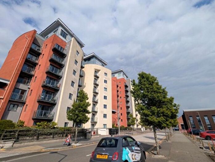 2 Bedroom Flat To Rent In South Quay, Kings Road, Swansea, SA1