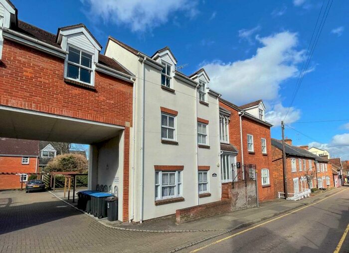 2 Bedroom Flat To Rent In Cavalier Court, Berkhamsted, HP4