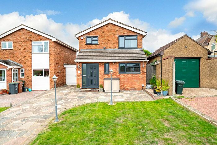 3 Bedroom Detached House For Sale In Sycamore Approach, Croxley Green, WD3
