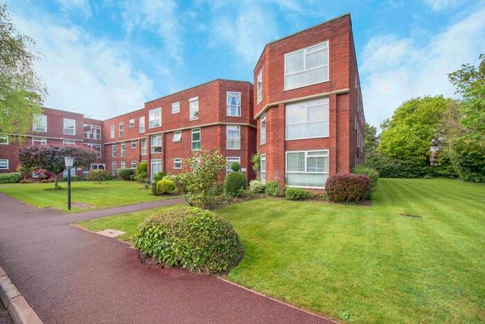 2 Bedroom Flat To Rent In Ellesmere Road, Weybridge, KT13