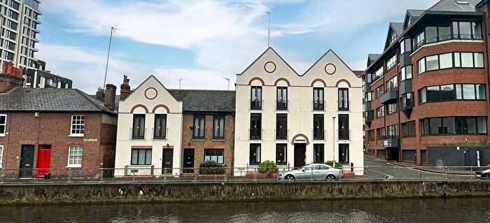 1 Bedroom Flat For Sale In The Plummery, Blakes Cottages, Reading, Berkshire, RG1