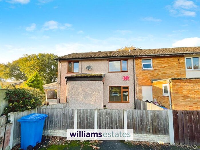 4 Bedroom Semi-Detached House For Sale In Clawdd Poncen, Corwen, LL21