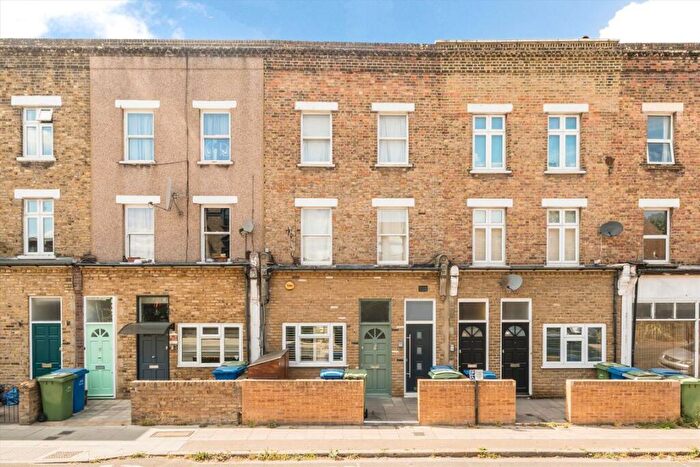 3 Bedroom Flat For Sale In Crystal Palace Road, East Dulwich, SE22