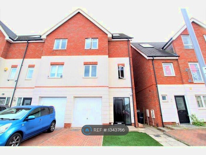 4 Bedroom Semi-Detached House To Rent In Leicester Road, Luton, LU4