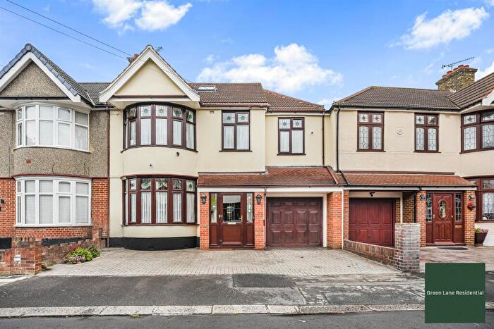 5 Bedroom House For Sale In Tavistock Gardens, Ilford, IG3