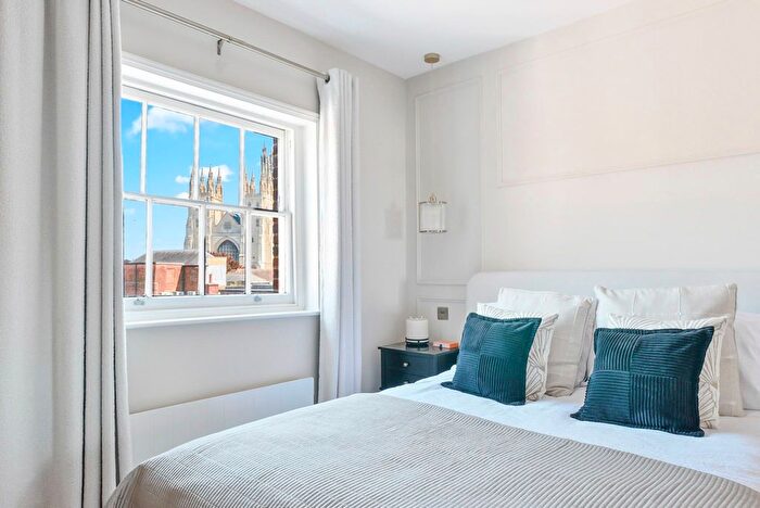 2 Bedroom Flat To Rent In Ellesmere House, - High Street, Canterbury, CT1