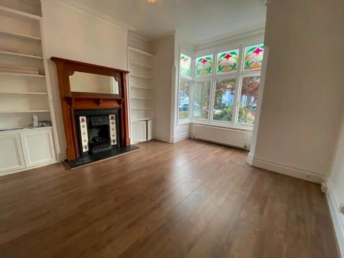 5 Bedroom Flat To Rent In Chisholm Road, Croydon, CR0