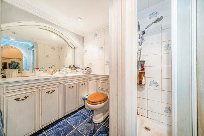 5 Bedroom Detached House For Sale In Old Howletts Lane, Ruislip, HA4