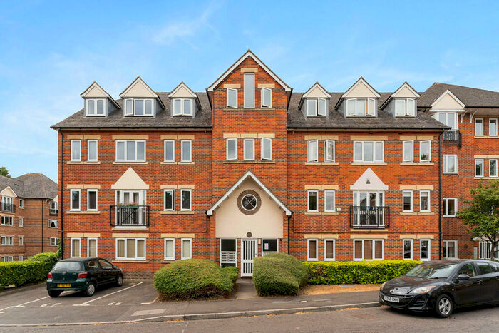 1 Bedroom Apartment To Rent In Victory Road, Wanstead, E11