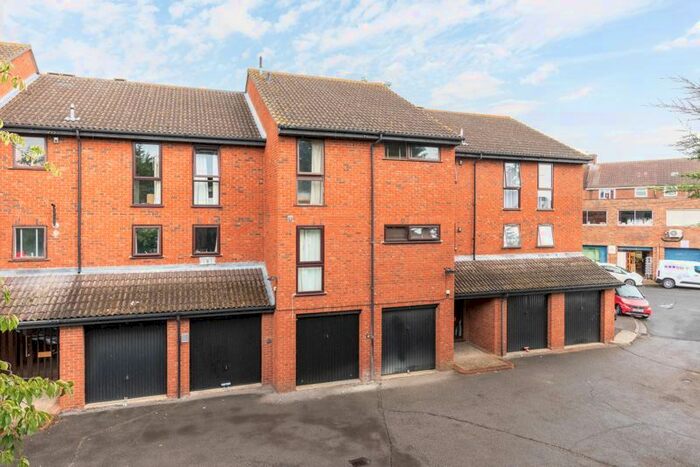 1 Bedroom Flat To Rent In Laleham Road, Shepperton, TW17