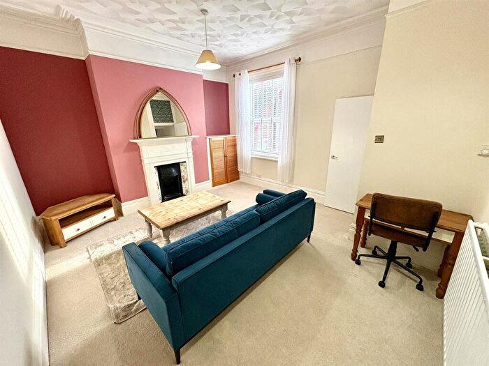 1 Bedroom Flat For Sale In Whitwell Road, Southsea, PO4
