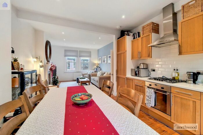 2 Bedroom Flat To Rent In Casewick Road, West Norwood, London, SE27