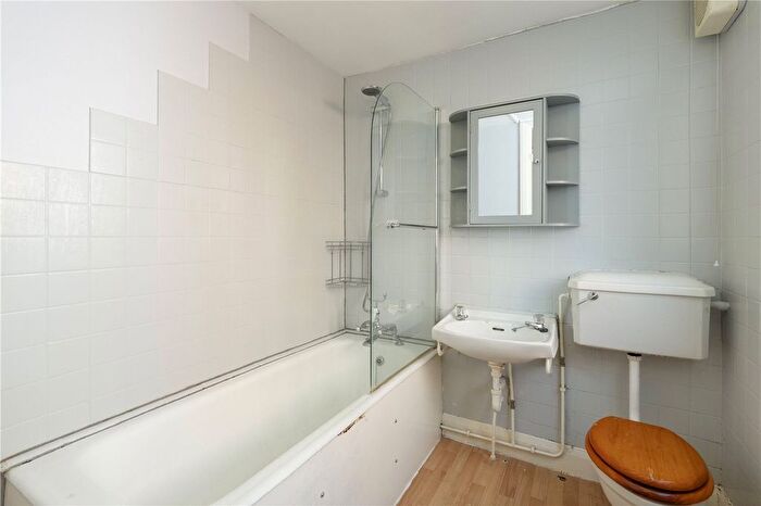 1 Bedroom Flat For Sale In Gwendolen Avenue, London, SW15