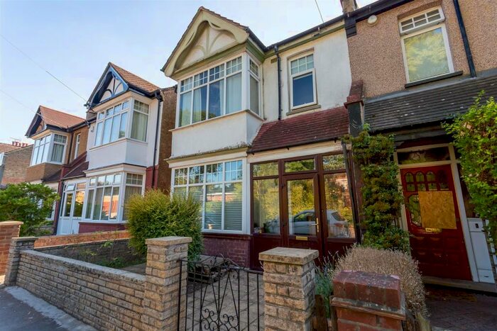 3 Bedroom House To Rent In Cotswold Road, Sutton, SM2