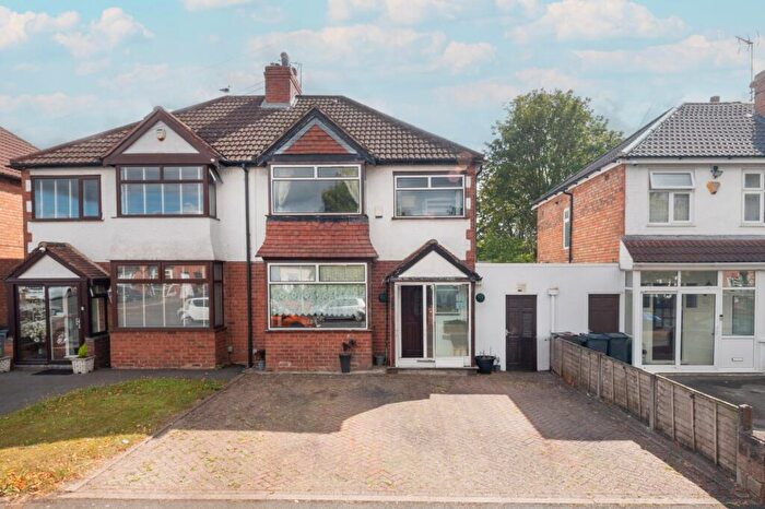 3 Bedroom Semi Detached House For Sale In Baldwins Lane, Birmingham, West Midlands, B28
