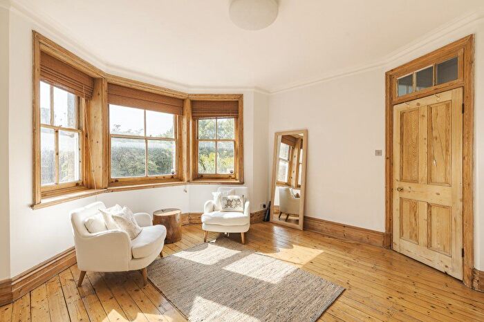 1 Bedroom Flat To Rent In King Edward Mansions, Fulham Road, Hammersmith And Fulham, London, SW6