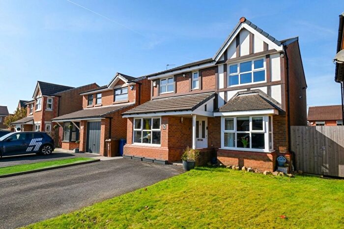 4 Bedroom Detached House For Sale In Bank House Close, Tyldesley, M29