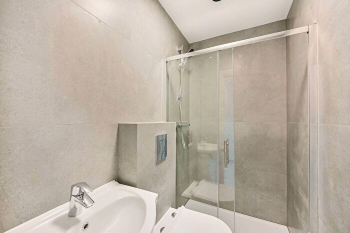 Studio To Rent In Hounslow Avenue, Hounslow, TW3