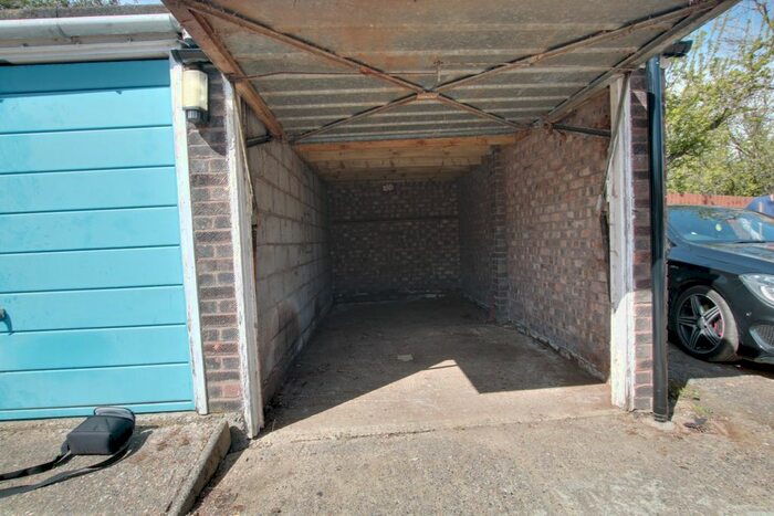 Garage / Parking To Rent In Hadlow Road, Sidcup, Kent, DA14