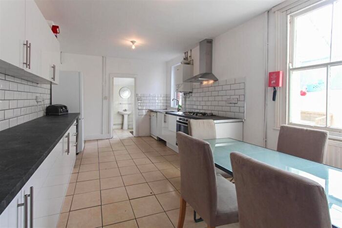 6 Bedroom Private Hall To Rent In Lochaber Street, Roath Park, CF24
