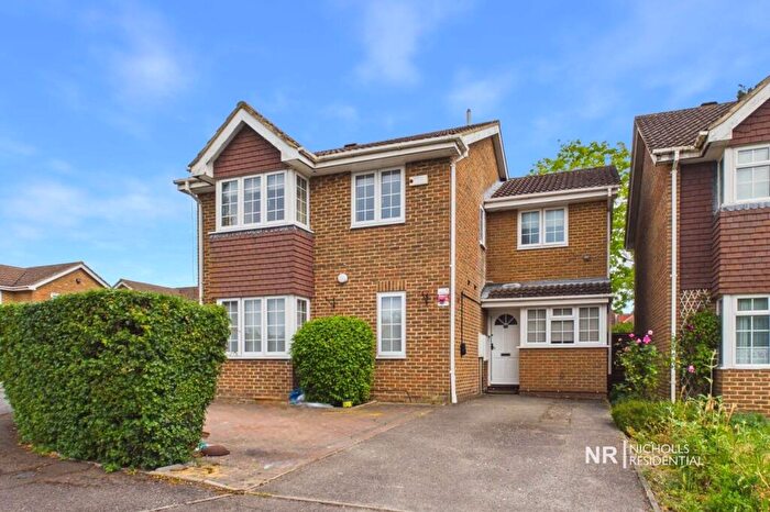 4 Bedroom Detached House To Rent In Oaklands Close, Chessington, Surrey., KT9