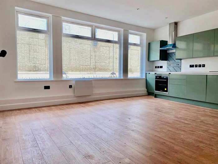 1 Bedroom Flat To Rent In Liverpool Road - Banks Passage, Worthing, BN11