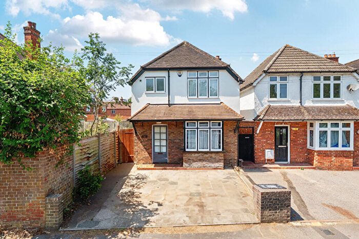 3 Bedroom Detached House For Sale In Stoke Road, Guildford, GU1
