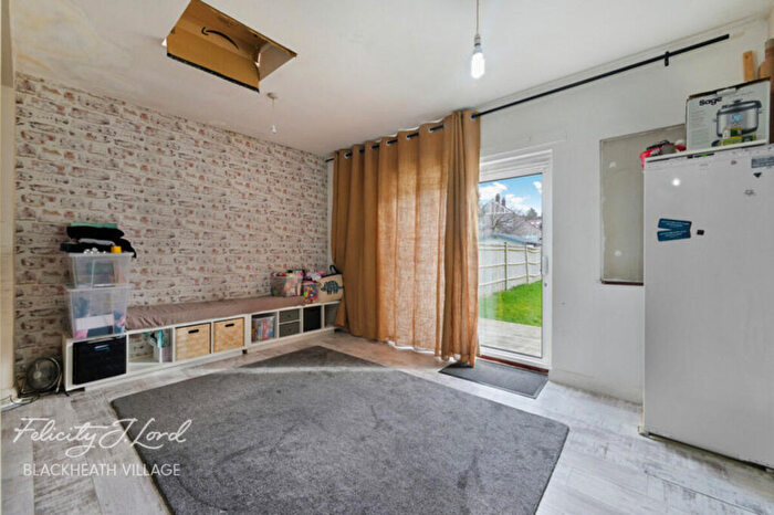 3 Bedroom Semi-Detached House For Sale In Broad Walk, London, SE3