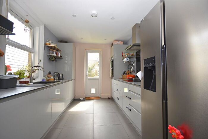 3 Bedroom End Of Terrace House For Sale In Grotto Hill, Margate, CT9 - Photo 9