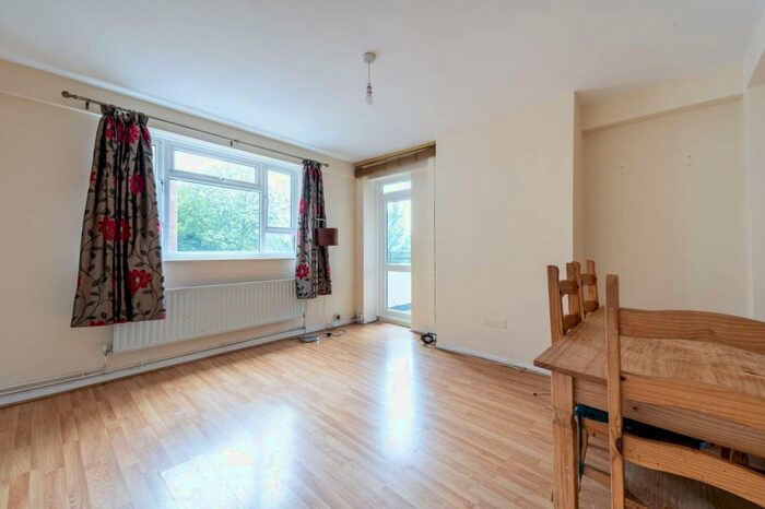 3 Bedroom Flat To Rent In Kingston Hill, Kingston Hill, Kingston Upon Thames, KT2