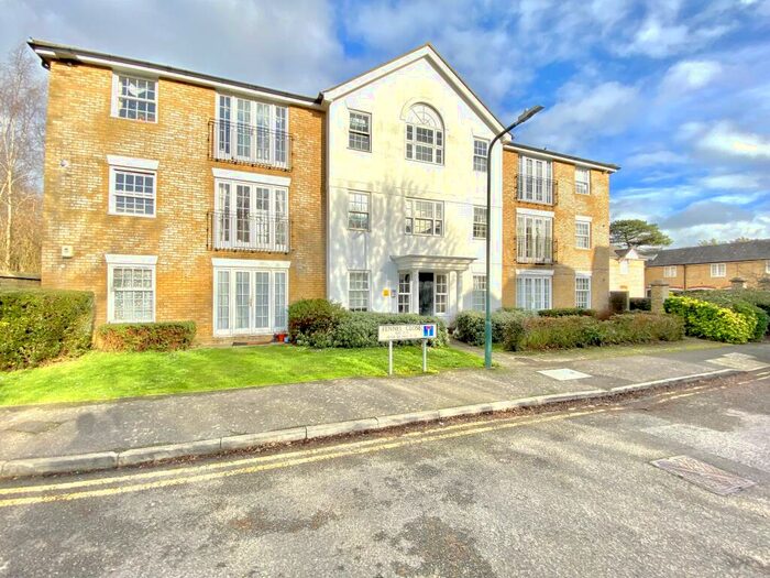 2 Bedroom Apartment To Rent In Fennel Close, Maidstone, Kent, ME16