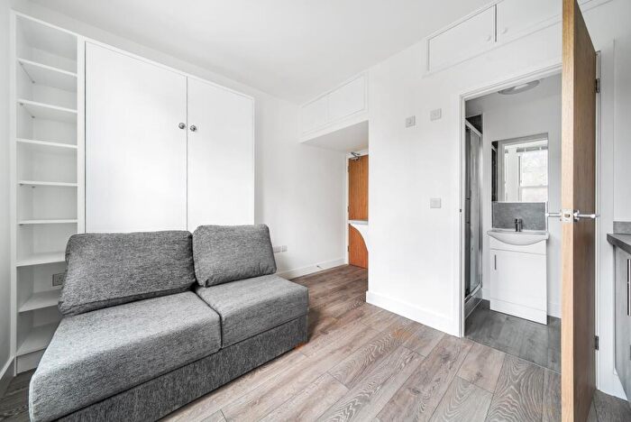 Flat To Rent In Gilmore Road, London, SE13