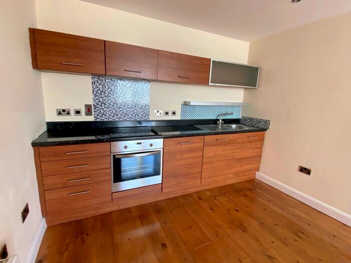 1 Bedroom Flat To Rent In - Briggate, Shipley, West Yorkshire, BD17