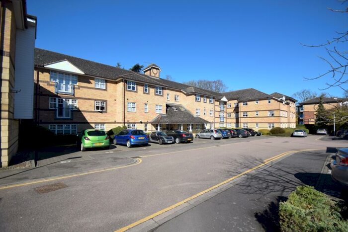2 Bedroom Flat To Rent In Barons Court, Earls Meade, Luton, Bedfordshire, LU2