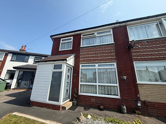 3 Bedroom Semi-Detached House For Sale In Maple Grove, Warton, PR4