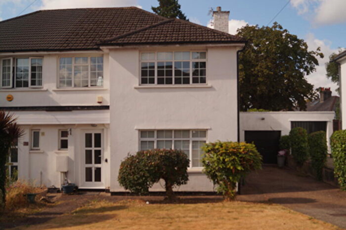 3 Bedroom Semi-Detached House For Sale In Old Vicarage Close, Llanishen, Cardif, CF14