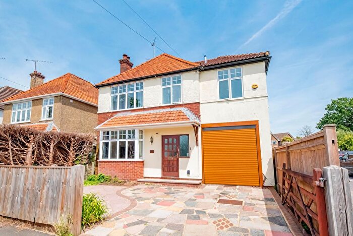 4 Bedroom Detached House For Sale In Boxalls Lane, Aldershot, GU11