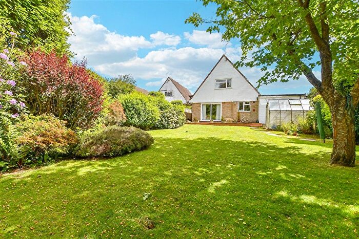 3 Bedroom Chalet For Sale In Hurst Close, Tenterden, Kent, TN30