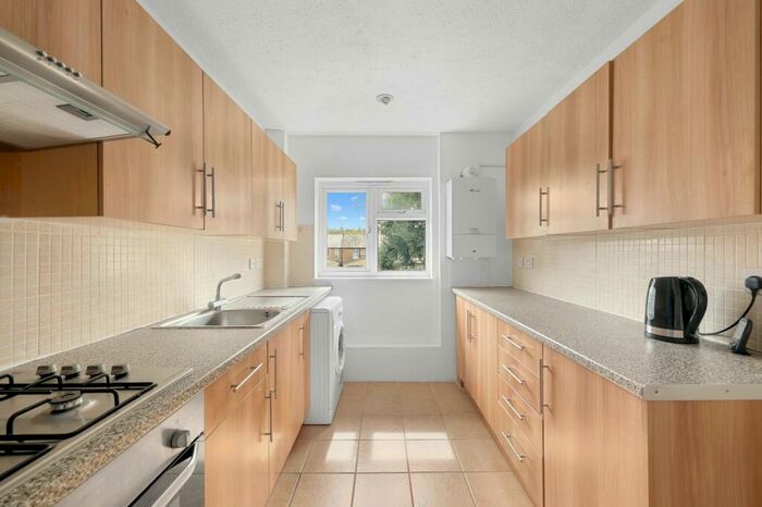 2 Bedroom Apartment To Rent In Garson Road, Esher, KT10