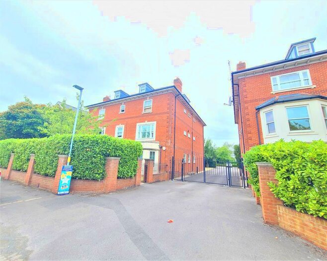 2 Bedroom Apartment To Rent In Brownlow Road, Reading, RG1