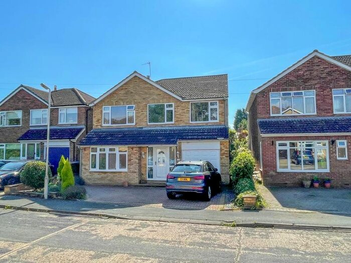 4 Bedroom Detached House For Sale In Pond Close, Newton Longville, Milton Keynes, MK17