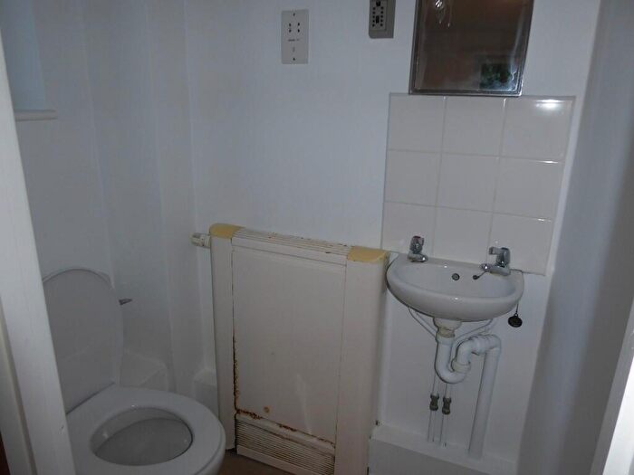 2 Bedroom Detached Bungalow To Rent In Station Road, Biggleswade, Bedfordshire, SG18