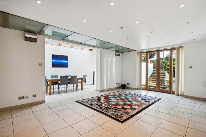 2 Bedroom Property To Rent In Bolton Road, London, W4