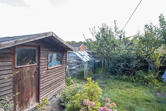 2 Bedroom Detached Bungalow For Sale In Lindale Road, Dunston, Chesterfield, S41
